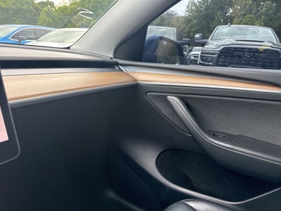 2022 Tesla Model Y Long Range Dual Motor All-Wheel Drive