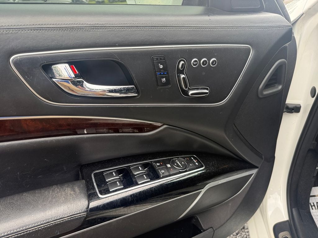 2015 Kia K900 Luxury