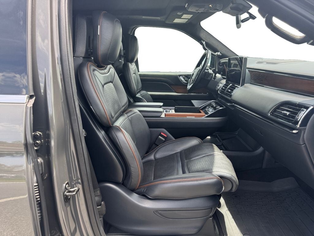 2022 Lincoln Navigator Black Label