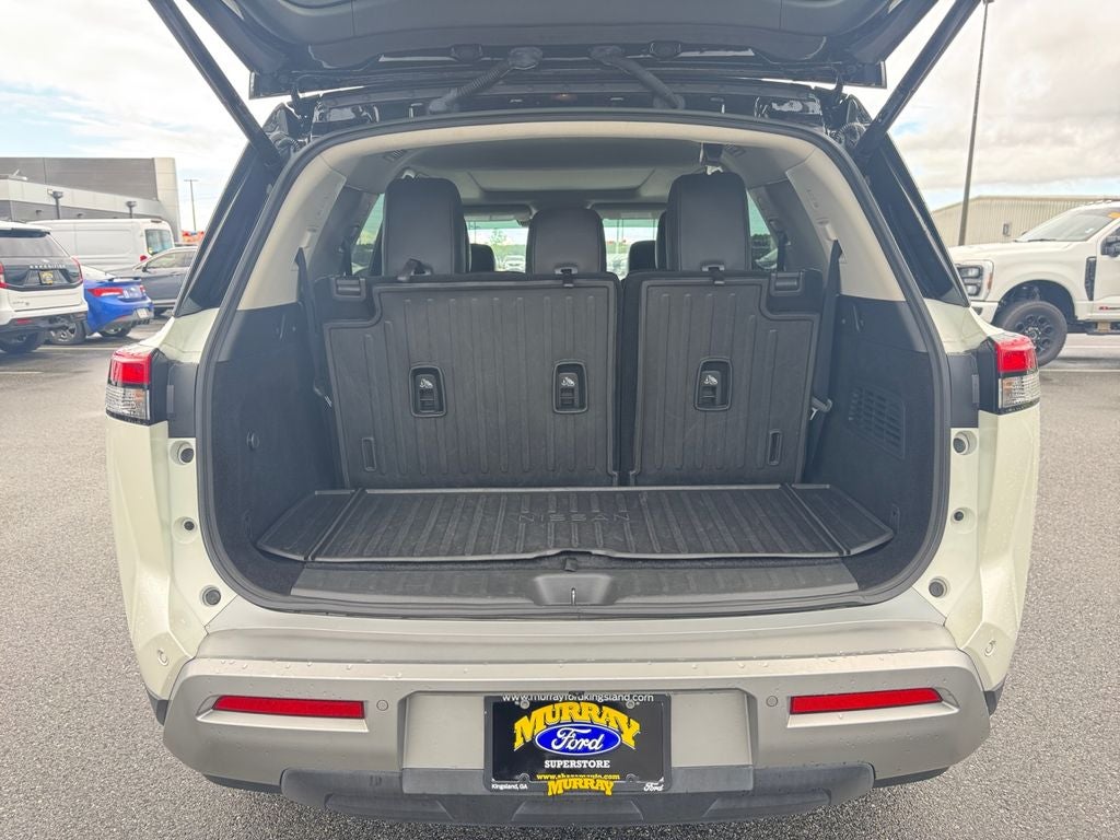 2023 Nissan Pathfinder SL