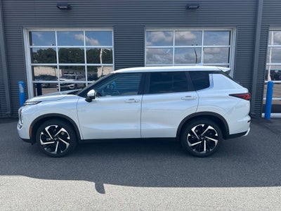 2023 Mitsubishi Outlander SE